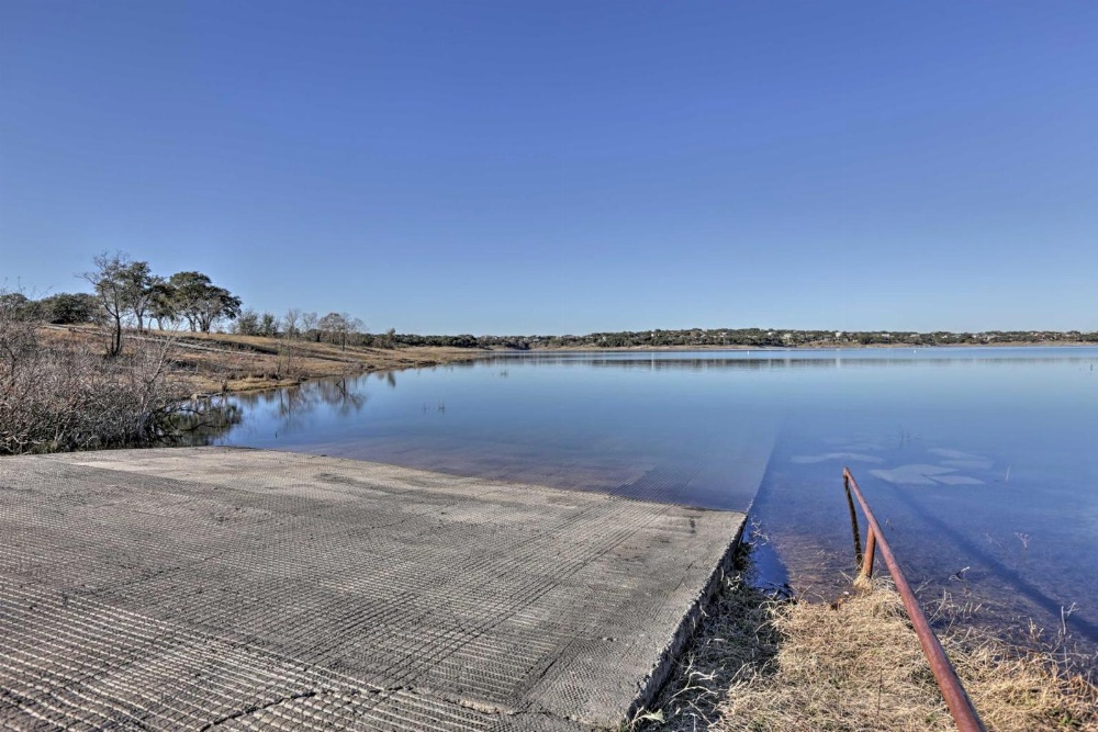 Tastefully Exotic Apt with Patio - Walk to Canyon Lake Main image