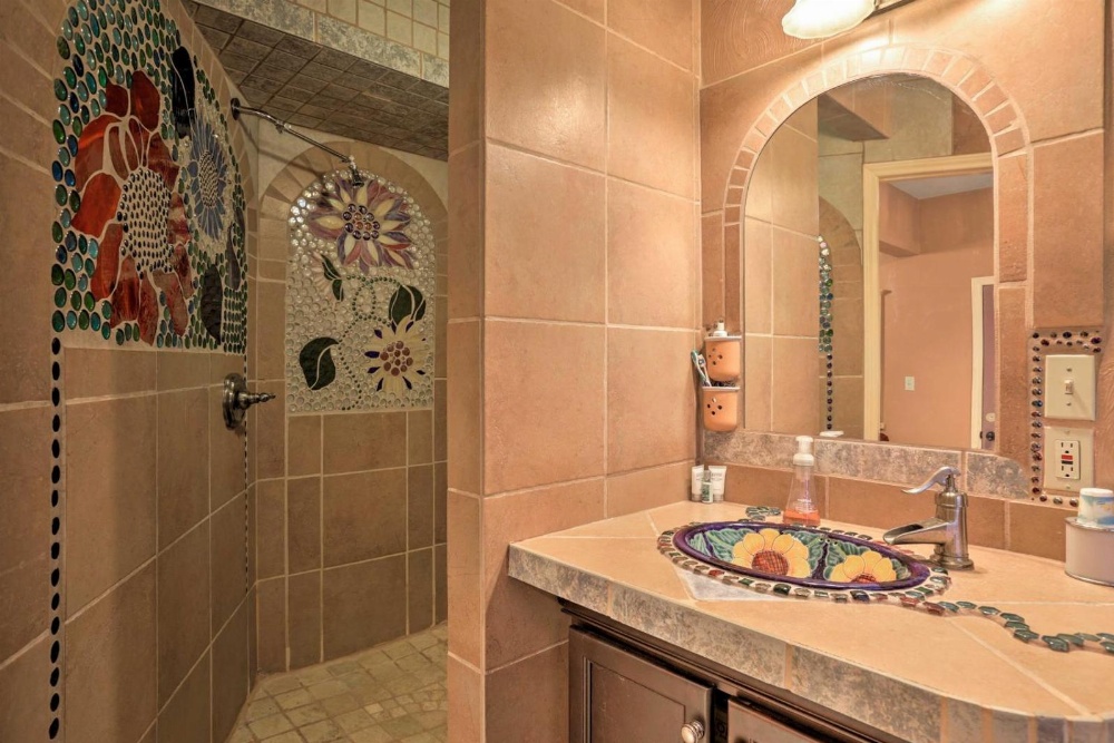 Tastefully Exotic Apt with Patio - Walk to Canyon Lake