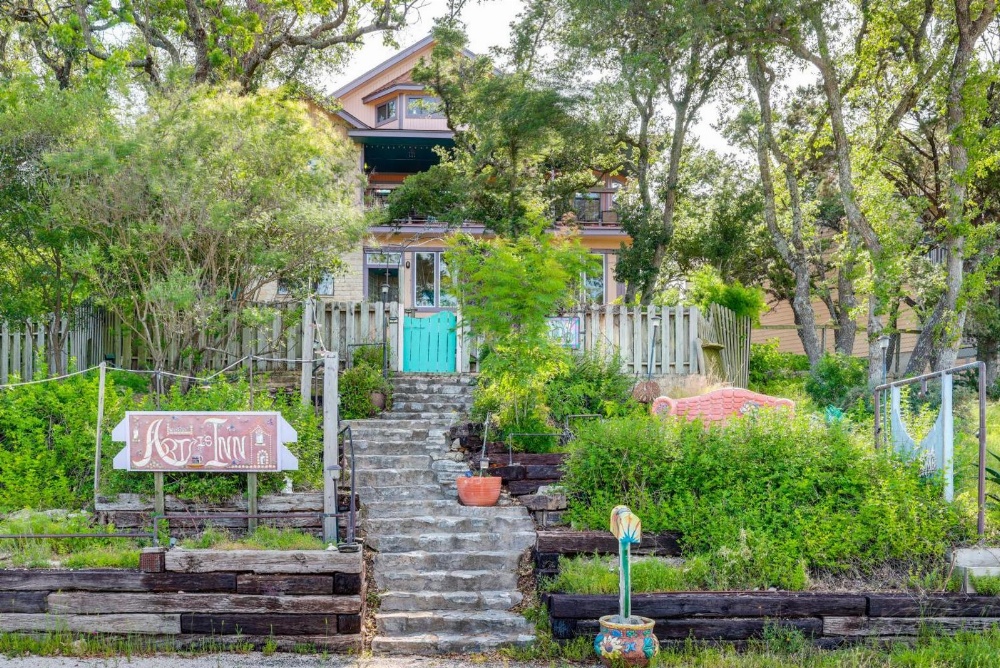 Tastefully Exotic Apt with Patio - Walk to Canyon Lake