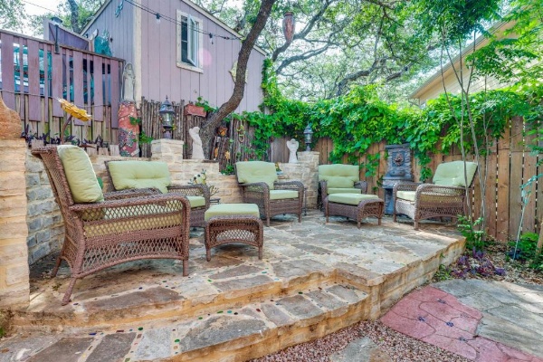 Tastefully Exotic Apt with Patio - Walk to Canyon Lake image 11