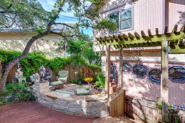 Tastefully Exotic Apt with Patio - Walk to Canyon Lake image 12