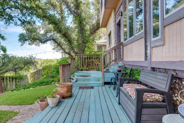Tastefully Exotic Apt with Patio - Walk to Canyon Lake image 15