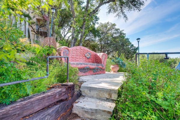 Tastefully Exotic Apt with Patio - Walk to Canyon Lake image 16