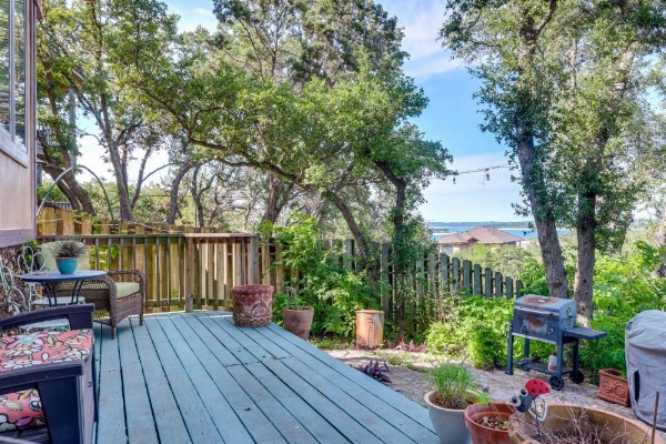 Tastefully Exotic Apt with Patio - Walk to Canyon Lake image 18