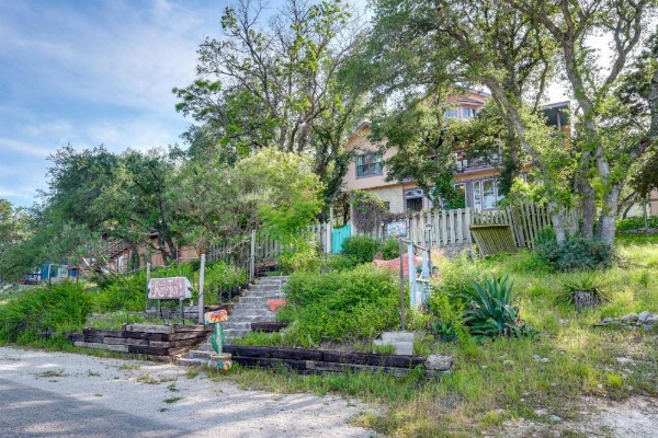 Tastefully Exotic Apt with Patio - Walk to Canyon Lake image 20