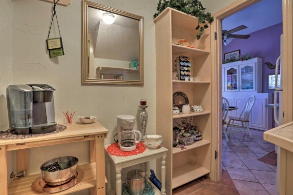 Tastefully Exotic Apt with Patio - Walk to Canyon Lake image 22