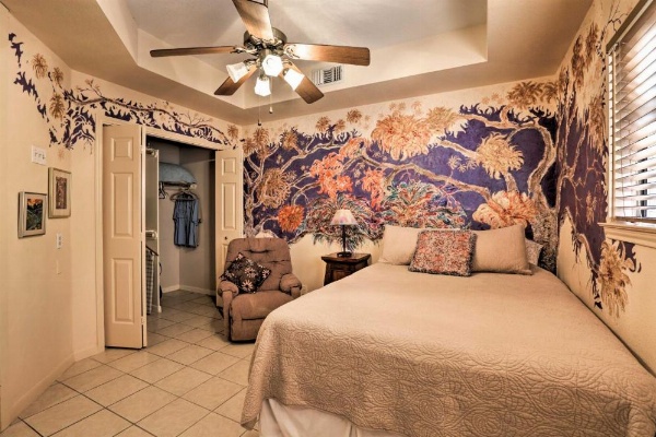 Tastefully Exotic Apt with Patio - Walk to Canyon Lake image 23