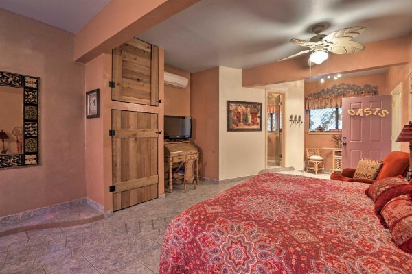 Tastefully Exotic Apt with Patio - Walk to Canyon Lake image 27