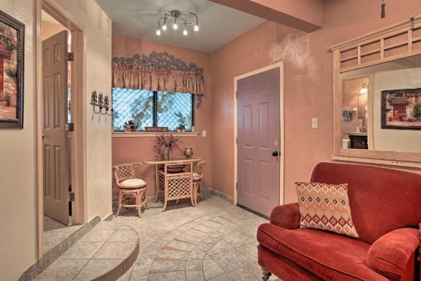 Tastefully Exotic Apt with Patio - Walk to Canyon Lake image 28