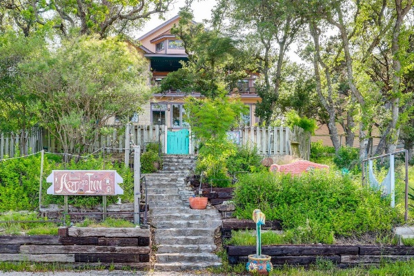 Tastefully Exotic Apt with Patio - Walk to Canyon Lake image 5