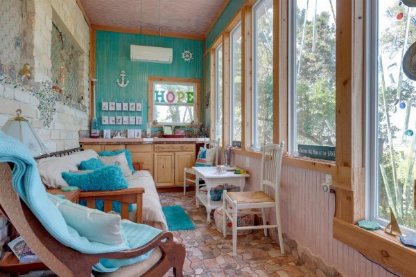 Tastefully Exotic Apt with Patio - Walk to Canyon Lake image 8