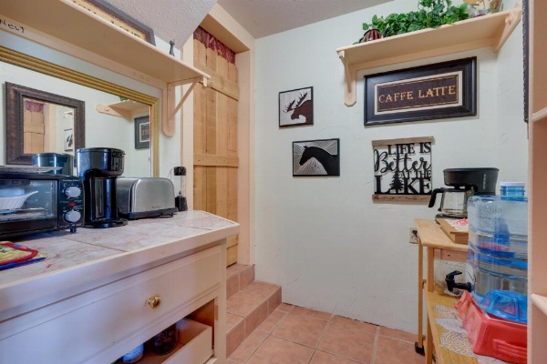 Tastefully Exotic Apt with Patio - Walk to Canyon Lake image 9